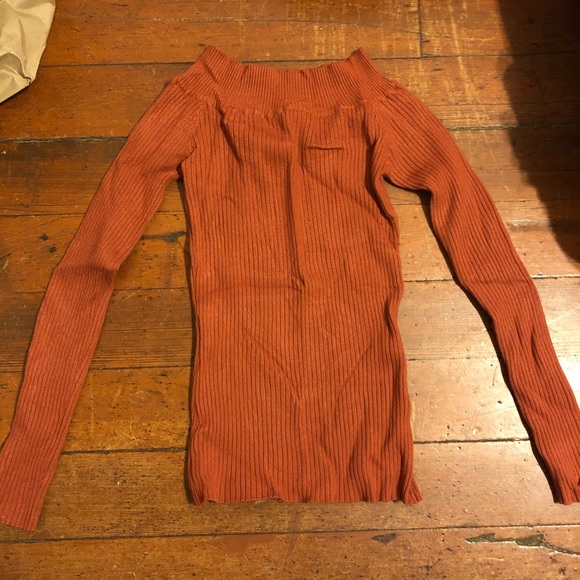 Orange off-the-shoulder sweater - Picture 2 of 3